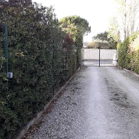 Indépendant Avec Parking Fermé Et Sécurisé