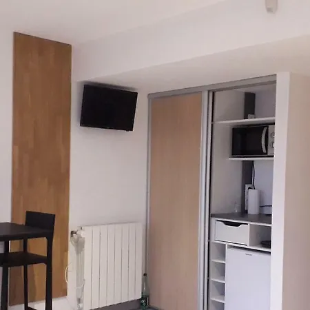 Indépendant Avec Parking Fermé Et Sécurisé Lédenon